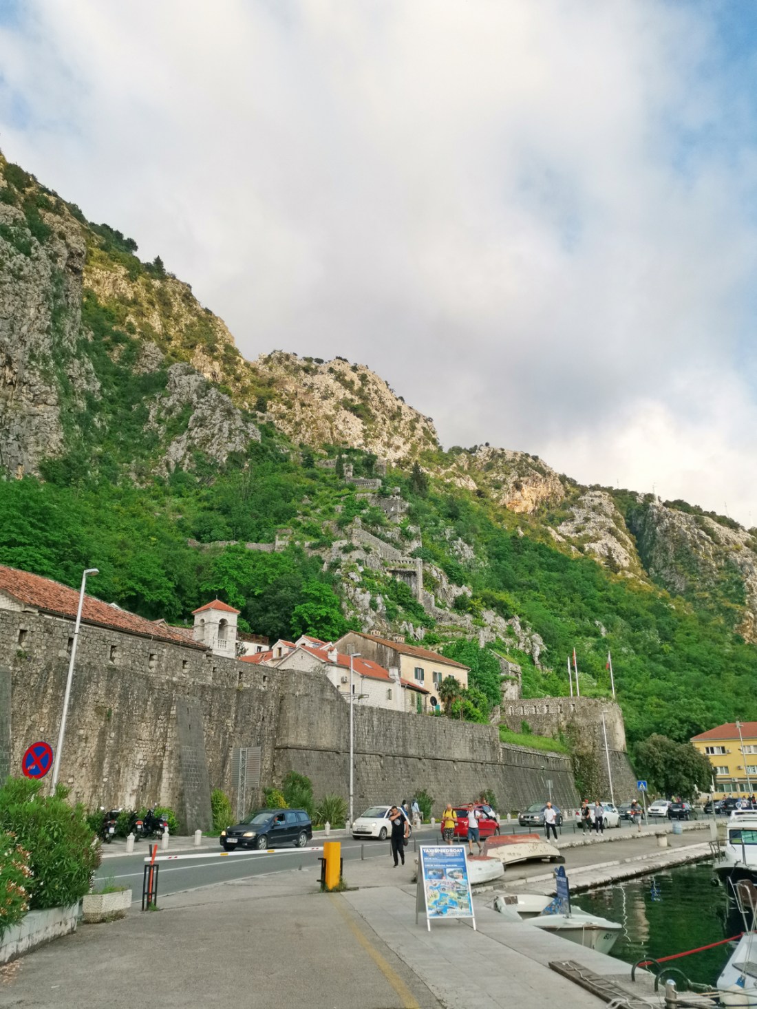kotor_castle_(c)_hazal_sahin_hazalishere_wordpress_com.jpg
